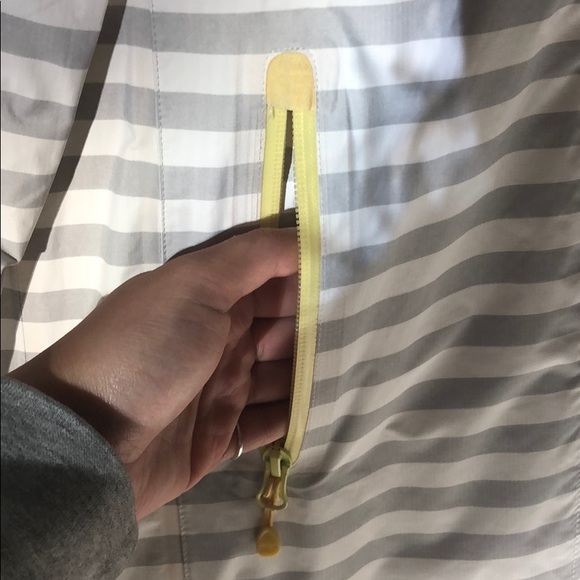 Vineyard Vines Rain Coat - Picture 3 of 8